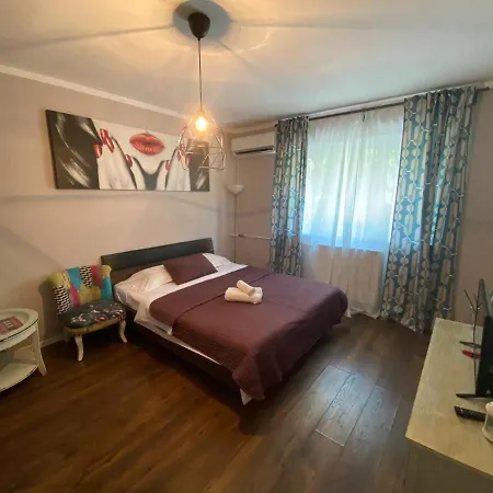 12 O'clock Studio Apartmán *