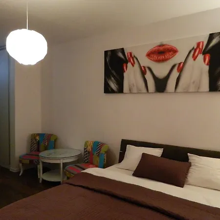 12 O'clock * בוקרשט